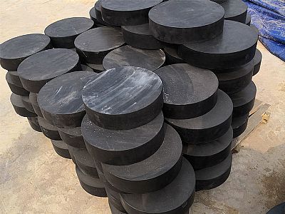 澄迈县板式橡胶支座由若干层橡胶片与薄钢板经加压硫化
